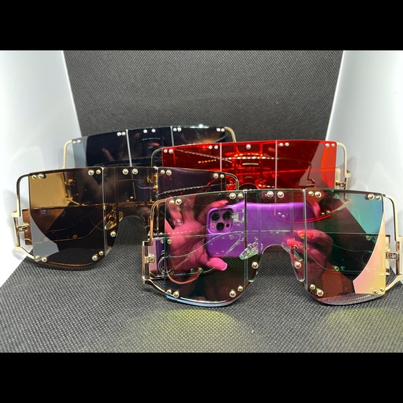 Black Sunglasses - Picture 3 of 3